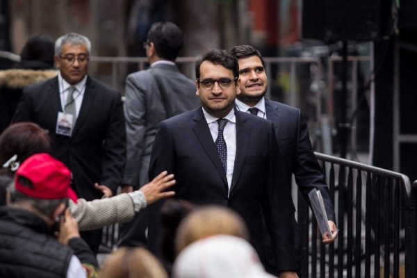 Tramitan amparo en favor de hijos de AMLO