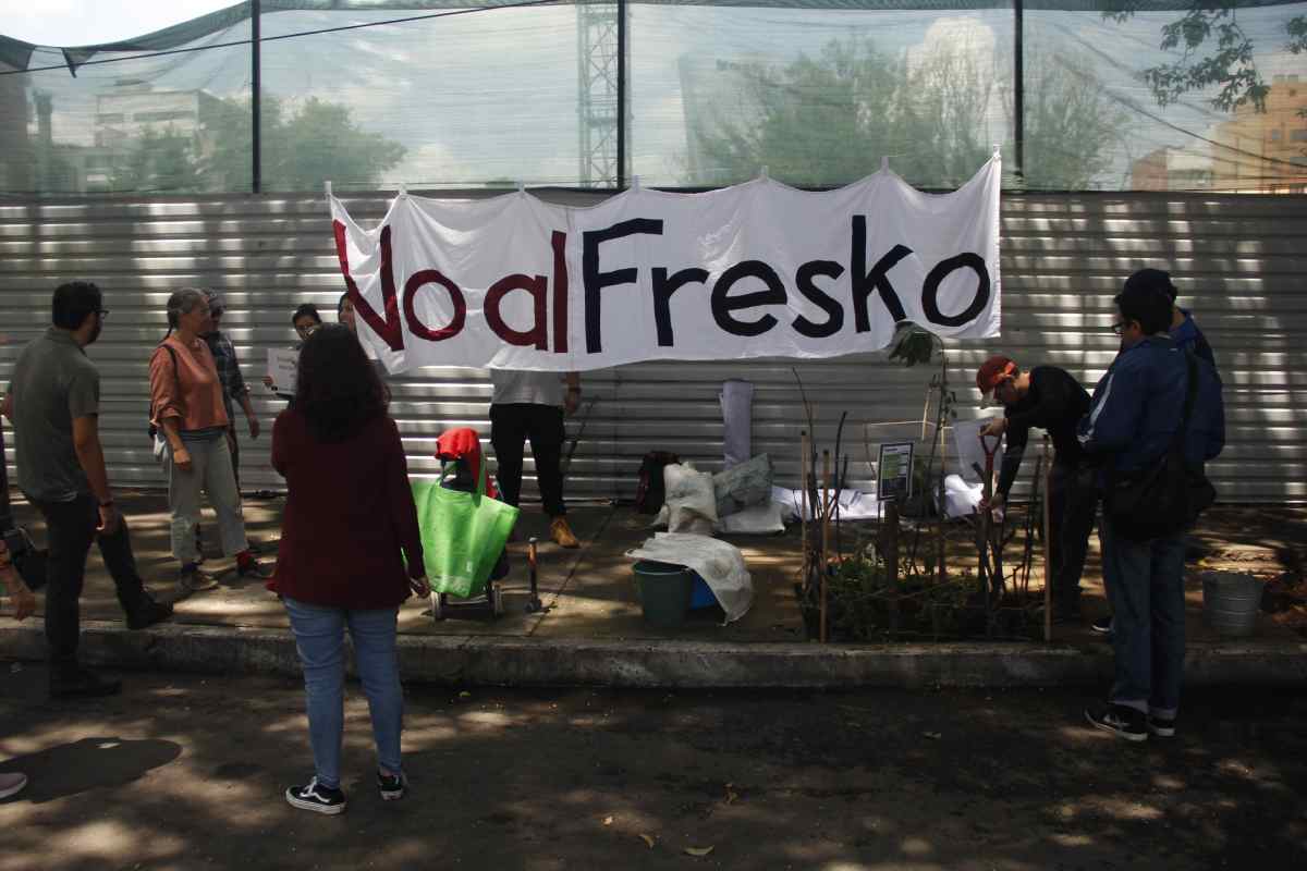 Vecinos de la Del Valle mantienen la lucha contra el centro comercial Fresko Patricio Sanz, tras más de dos meses de clausura