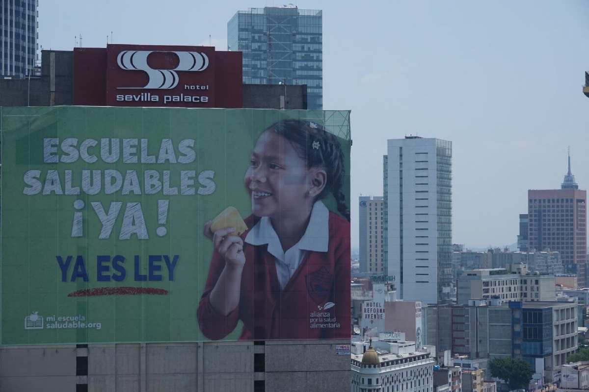 20 mil escuelas son reportadas por vender comida chatarra