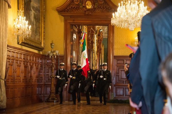 Escolta para la conmemoración del 15 de septiembre de 2017. (Foto: Cuenta oficial de Facebook de Enrique Peña Nieto)