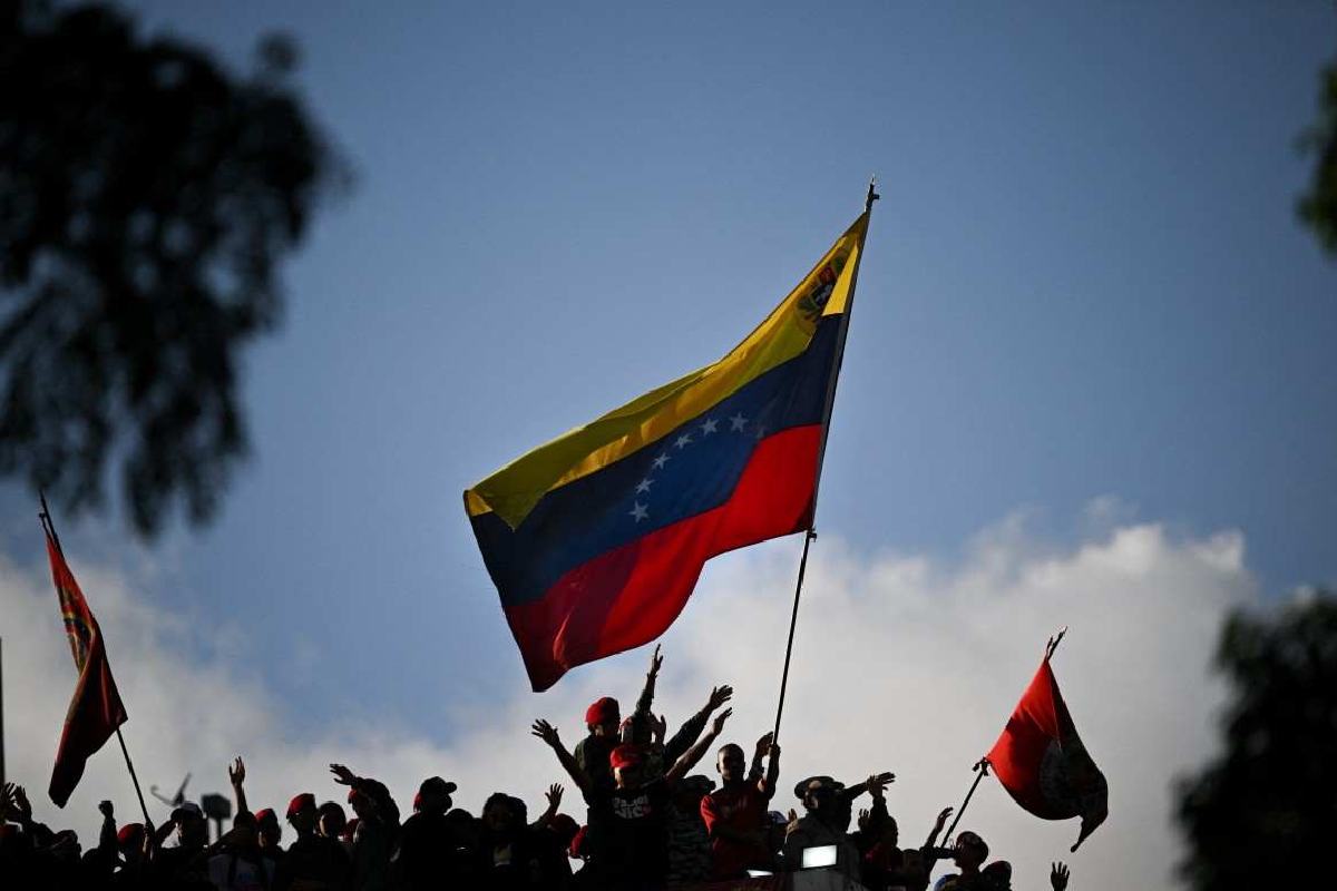 Nicolás Maduro adelanta la Navidad, en medio de tensiones por el despliegue militar de EU en aguas del Caribe