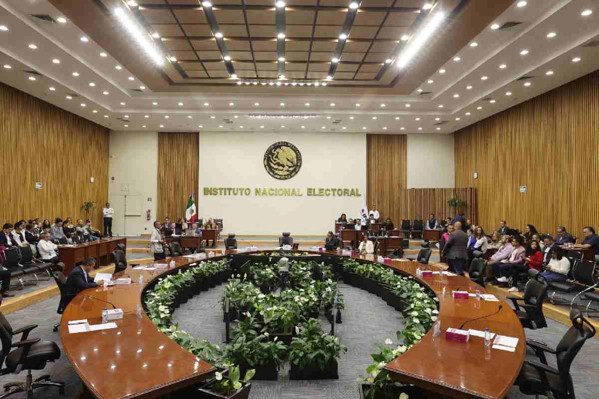 magistrados critican multas del INE por uso de acordeones.