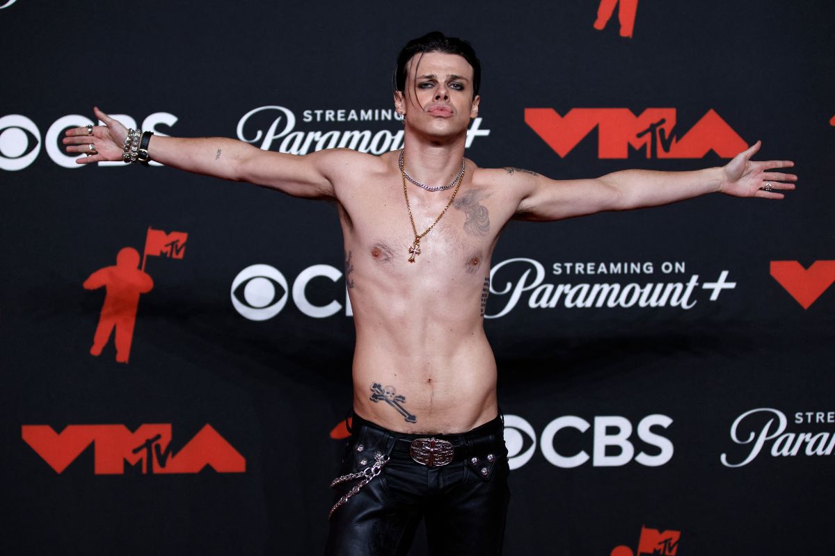Esta noche se realizan los MTV VMAs 2025 y algunas celebridades han llegado a la alfombra roja en la UBS Arena de Nueva York. En la foto Yungblud.