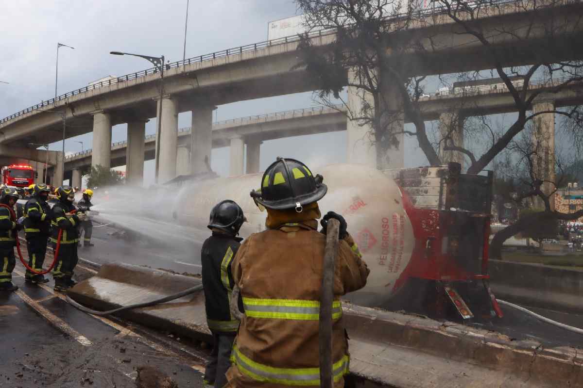 Empresa dueña de pipa que explotó en Puente de la Concordia no cuenta con póliza de seguro vigente: Semarnat