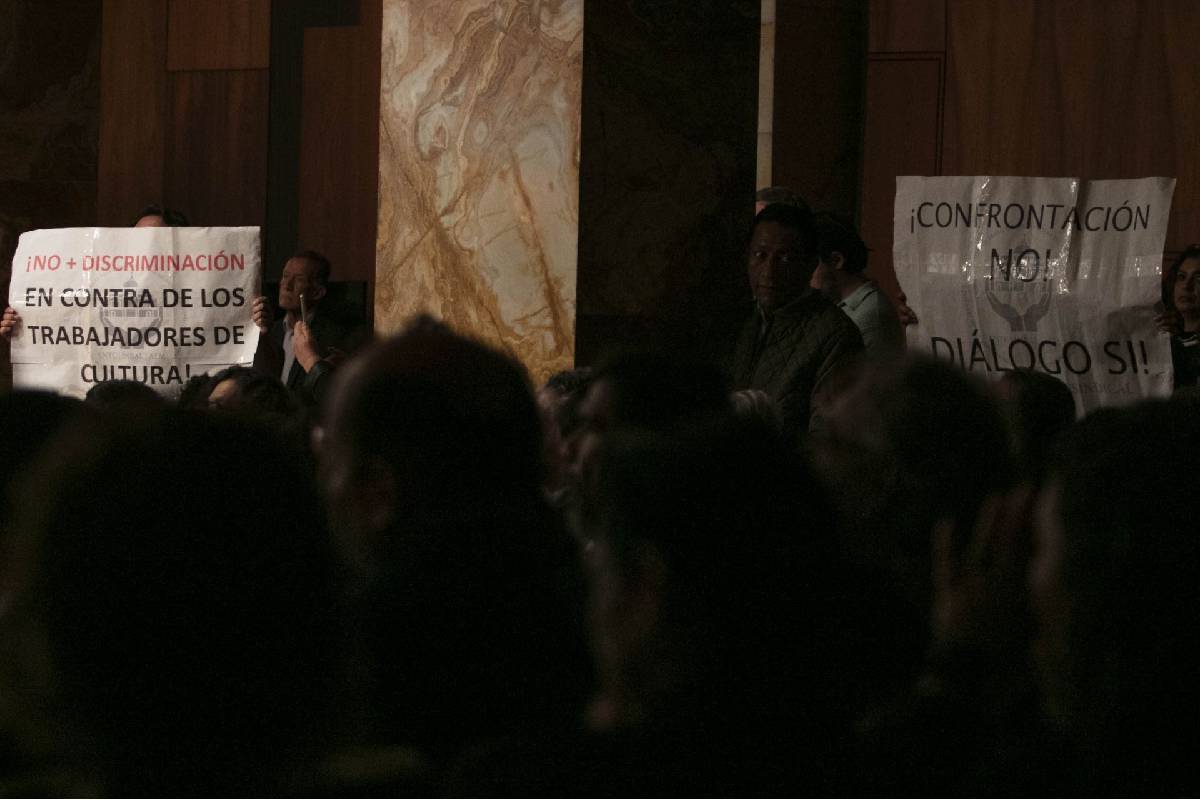 “Estamos en terribles condiciones”: trabajadores por honorarios del INBAL llevan más de tres meses sin recibir su pago