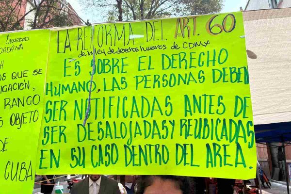 A una semana del desalojo, vecinos de República de Cuba siguen en la calle sin respuesta de las autoridades