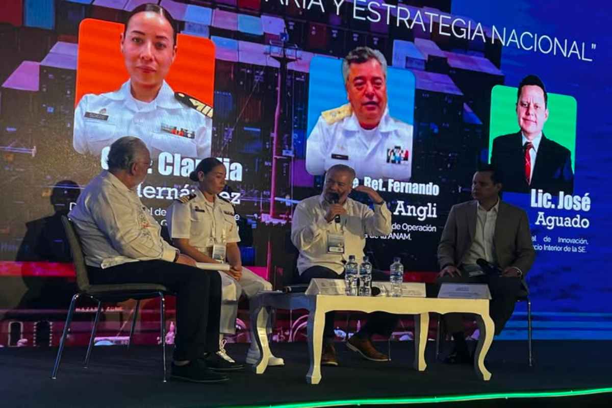 Aduanas alistan 14 laboratorios para evitar huachicol fiscal; verificará procedencia de hidrocarburo