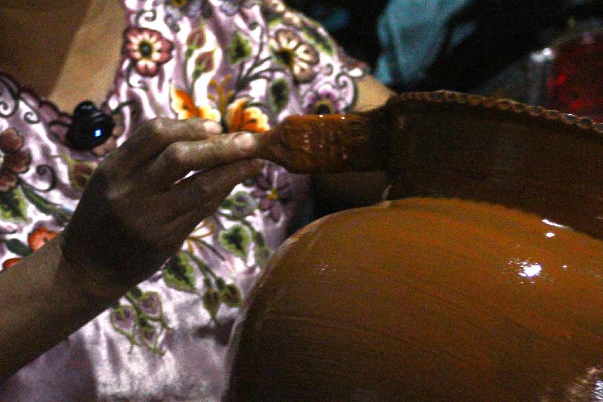 Artesanas purépechas mantienen_viva la tradición alfarera en Michoacán pese a discriminación