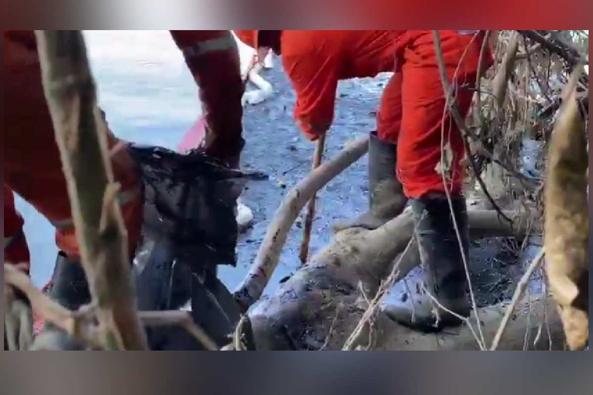 Así se ve el río Pantepec en Veracruz tras derrame de hidrocarburo; Pemex repara ducto