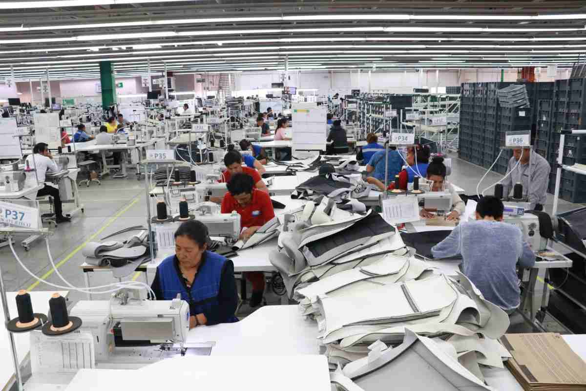 Audi frena operaciones en planta de Puebla por bloqueos carreteros