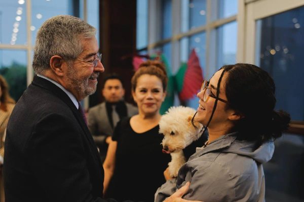 Canciller Juan Ramón de la Fuente recibió a mexicanos deportados de Israel