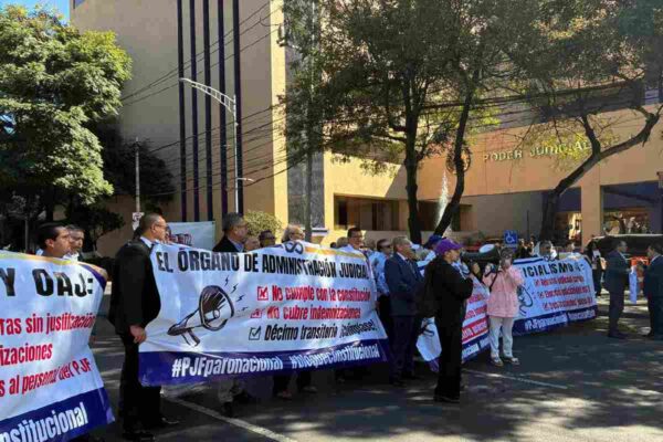 Cierre de avenida revolución por magistrados y jueces en retiro