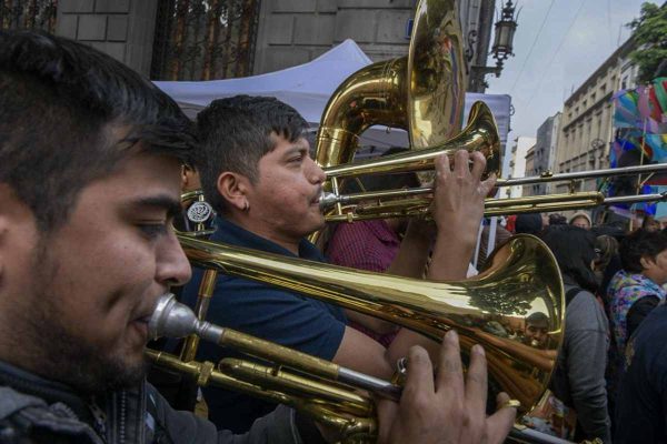 Ciudadanos y organizaciones se dan cita en el Centro Histórico de CDMX para el Primer Informe de Brugada