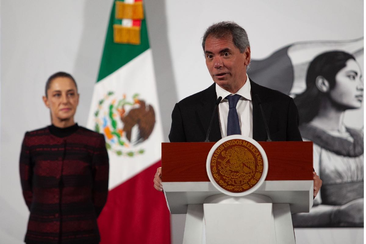 Claudia Sheinbaum Édgar Amador Zamora IEPS sueros orales