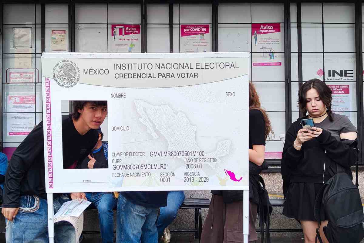 Cómo recuperar la credencial para votar si la perdiste en las inundaciones; checa el plan del INE