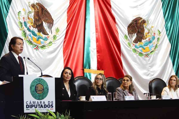 Comparece Mario Delgado; reconoce rezago educativo en nivel medio superior