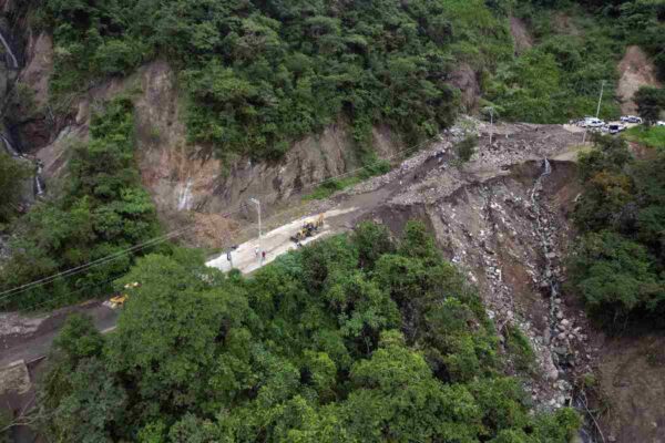 Deslizamiento dejó incomunicado pueblo lluvias México
