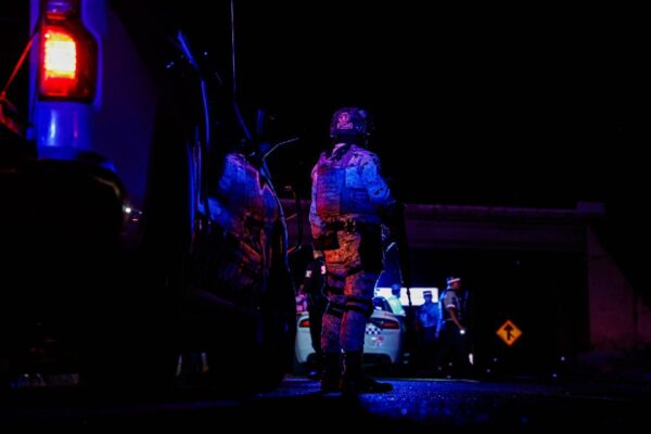 Dos agentes de la Guardia Nacional mueren en volcadura en Culiacán, Sinaloa, tras ataque armado