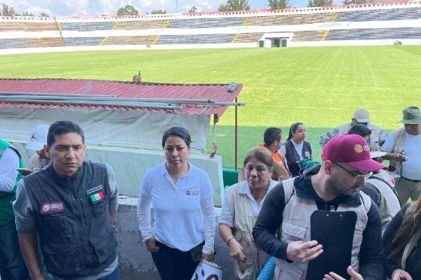 Entrega apoyo afectados lluvias estadio neza