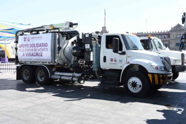 Equipo de bombeo enviado por el Gobierno de la Ciudad de México a Veracruz