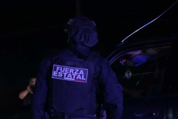 FGR investiga a policías de Baja California por presunto robo de droga a grupo criminal; suspenden a 14 agentes