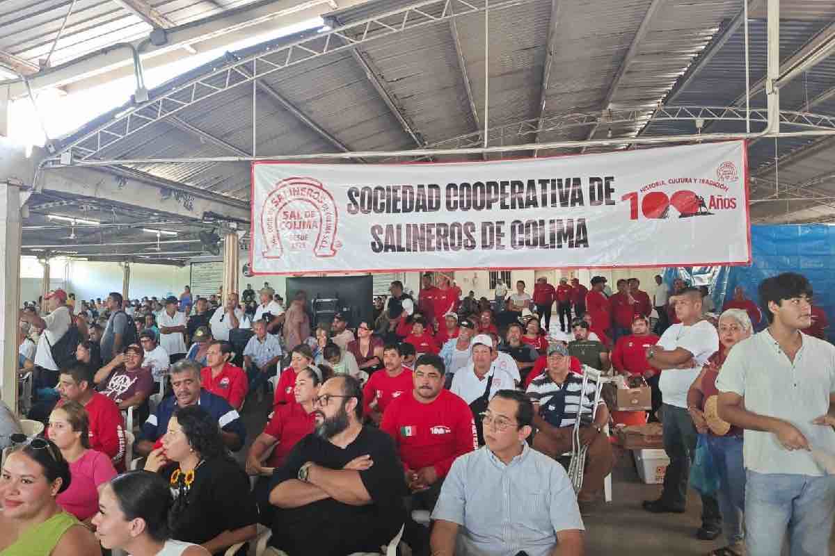 Salineros se manifiestan ante Semarnat en reunión pública del 2 de octubre Foto Salvemos Cuyutlán