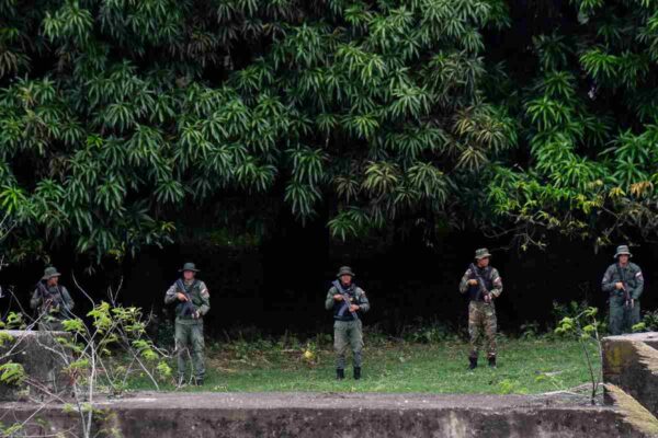 Fuerzas militares en la frontera con Colombia