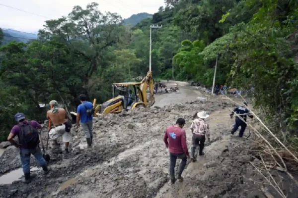 Labores de limpieza y liberación de caminos