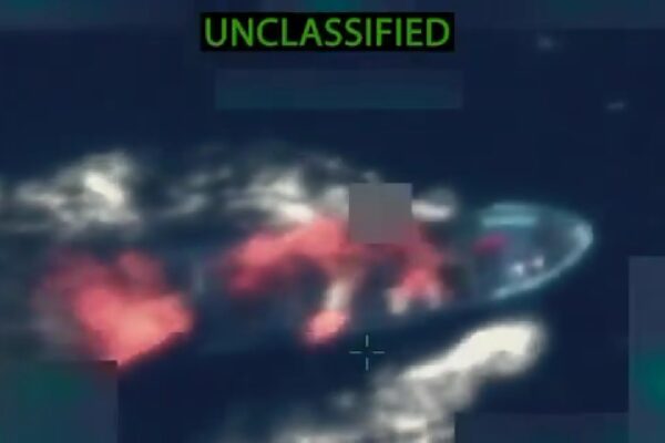 Lancha atacada eu pacífico