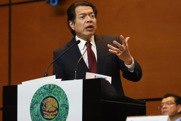 Mario Delgado reconoce rezago educativo en nivel medio superior