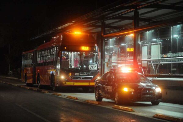 Metrobús funcionará hasta la madrugada