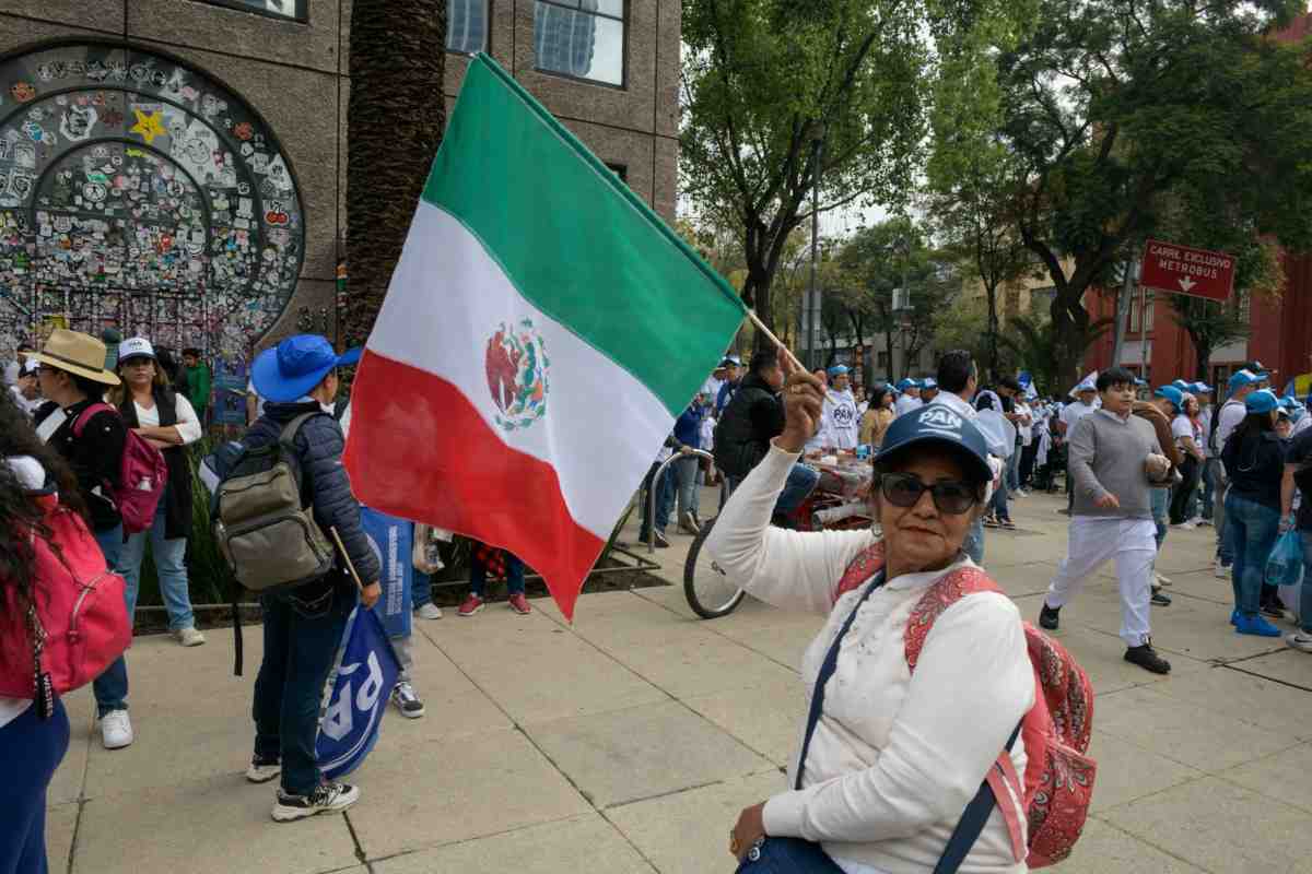 Militantes de Acción Nacional se congregan en CDMX para relanzamiento del partido