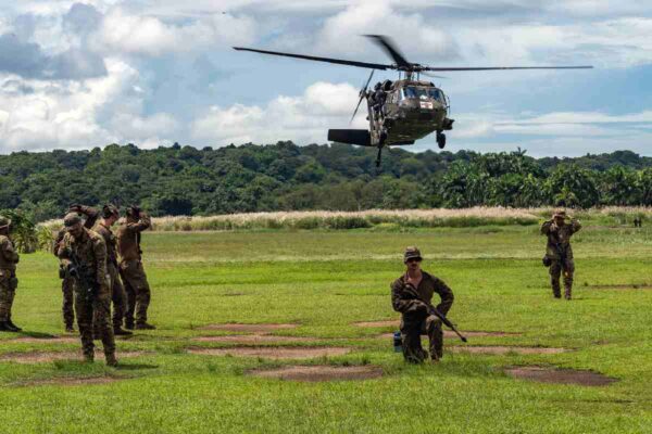 Militares de Estados Unidos hacen ejercicios en la selva de Panamá en medio de tensiones con Venezuela