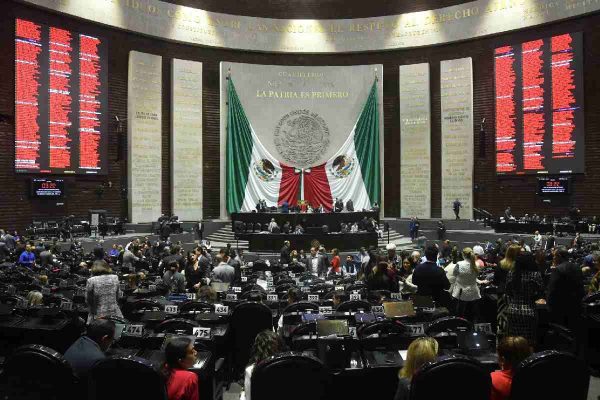 Monreal y Kenia López respaldan propuesta para eliminar fuero; debe ser para proteger dichos y no delitos, dicen