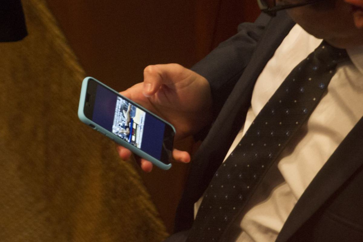 Morena va contra memes y stickers: diputado pide castigar a quien cree, difunda y manipule imágenes 