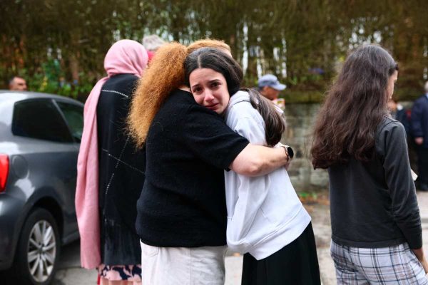 Ataque a una sinagoga en Mánchester deja a tres personas muertas, incluyendo el tirardor