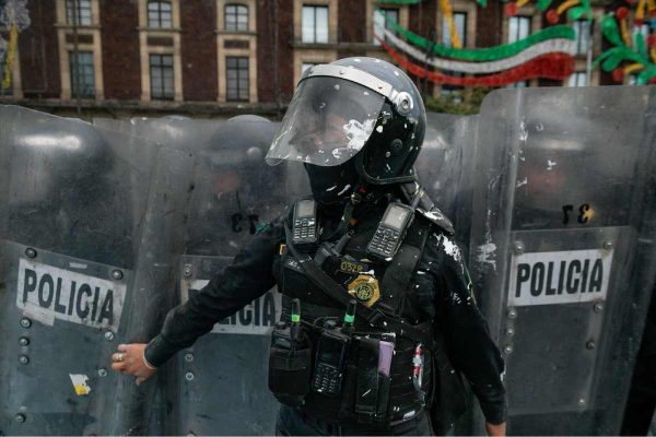 Policías lesionados en CDMX por marcha 2 de octubre