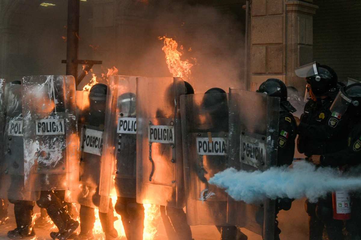 Policías lesionados en marcha del 2 de octubre