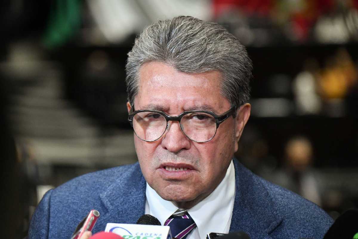 Ricardo Monreal en reunión con Salud