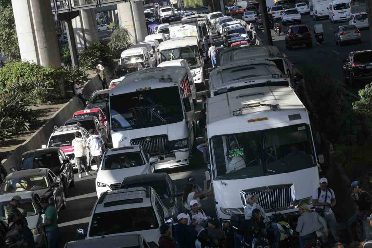 Transportistas rechazan acusaciones de huachicol de agua y protestan por Operación Caudal en Edomex