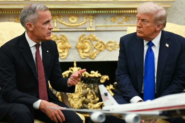 Trump y el primer ministro de Canadá Mark Carney 