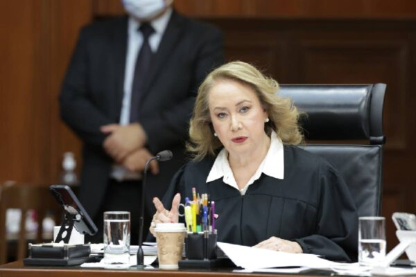 Yazmín Esquivel reforma ley amparo