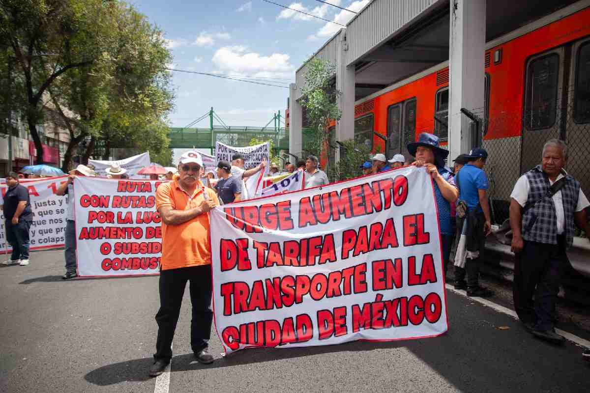 Anuncian bloqueos en CDMX el 29 de octubre; transportistas exigen aumento al pasaje