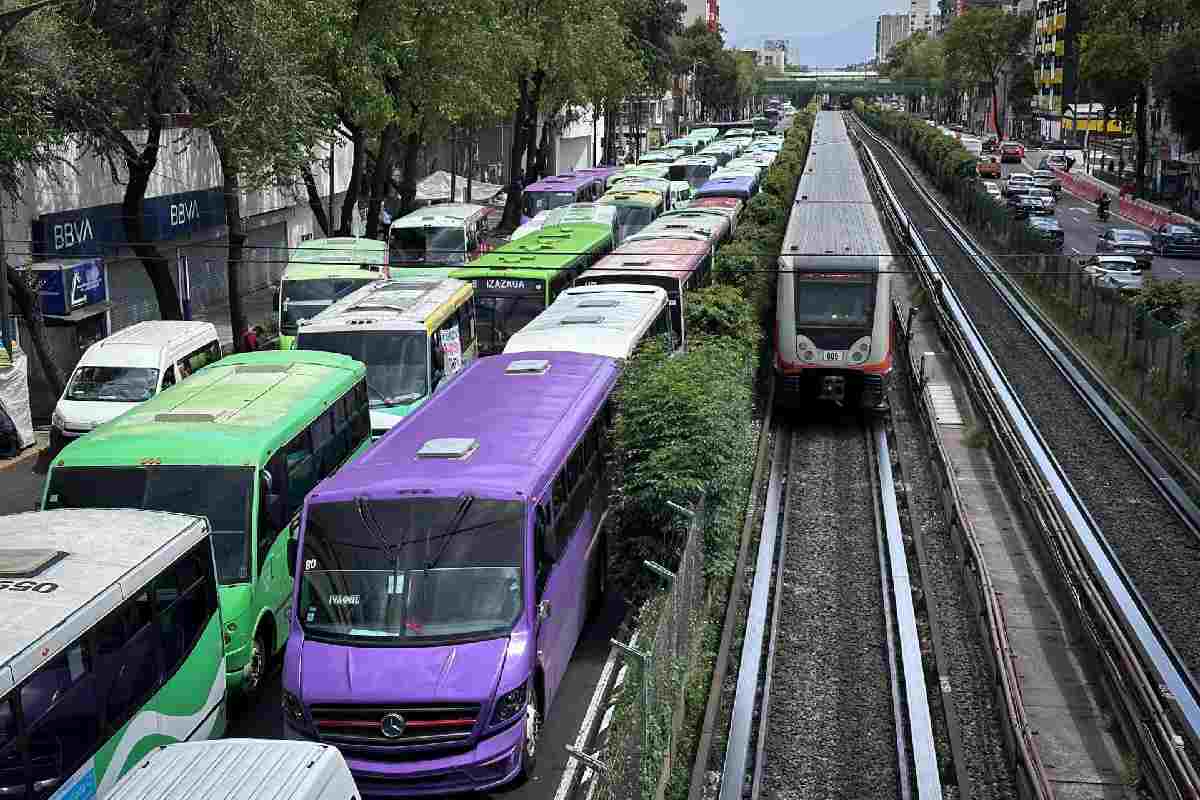 Anuncian bloqueos en CDMX el 29 de octubre; transportistas exigen aumento al pasaje