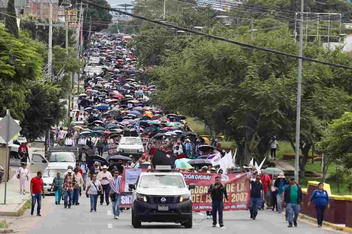 CNTE bloquea vialidades en Oaxaca, Guerrero, Chiapas y Michoacán; pide diálogo con Sheinbaum
