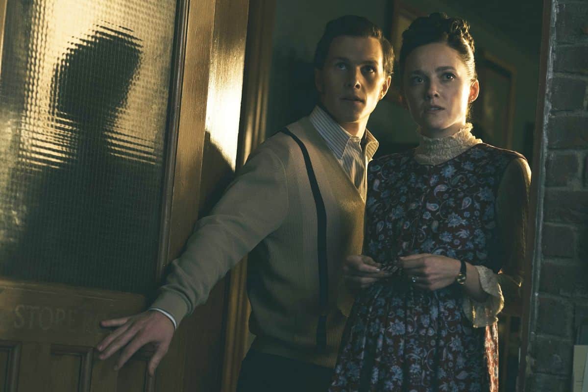 Orion Smith y Madison Lawlor como Ed y Lorraine Warren en 