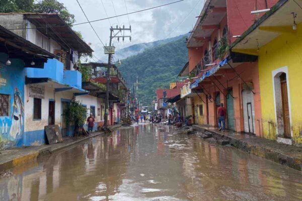 “¡Sálganse, ya está entrando el agua!”: crónica del desastre por las lluvias en Huehuetla, Hidalgo