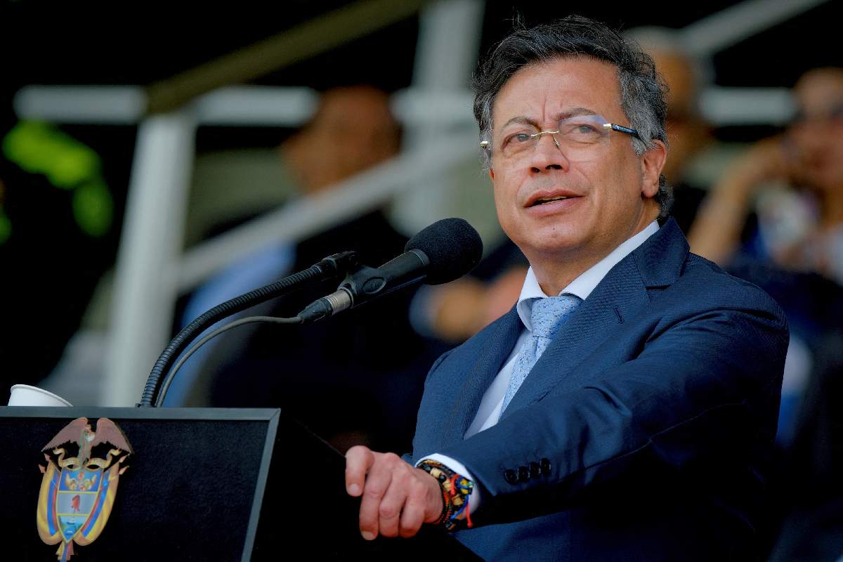 EU sanciona a Petro y su entorno por acusaciones de narcotráfico; el mandatario responde: “Jamás de rodillas”