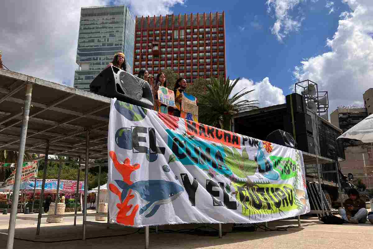 Clima, vida y futuro: activistas toman Reforma para exigir agenda ambiental justa para México