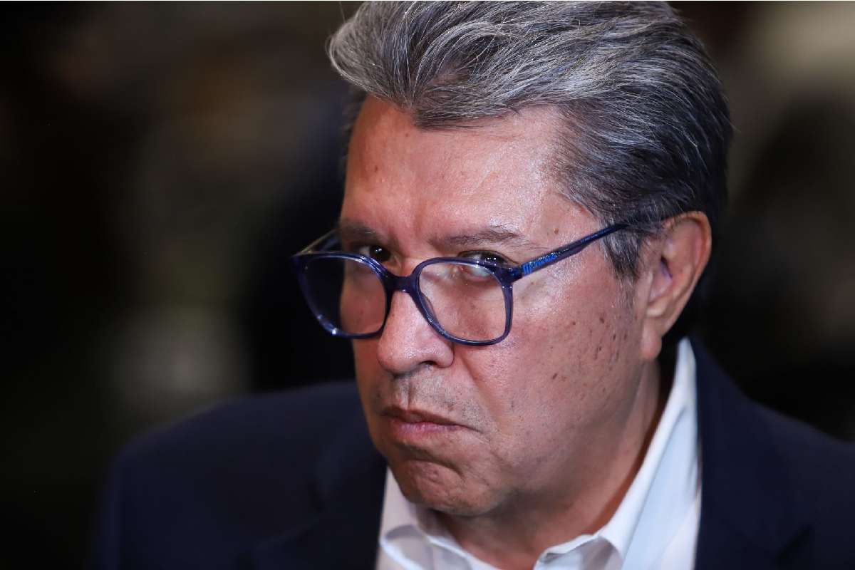 ¿Adiós a la ley contra memes y stickers? Ricardo Monreal dice que no pasará 